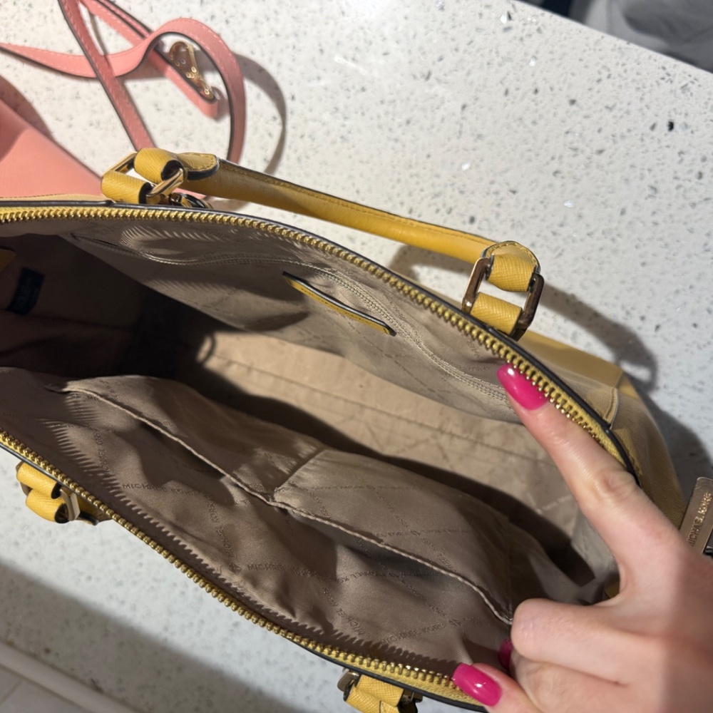 Authentic Michael Kors Saffiano Leather Satchel I… - image 4